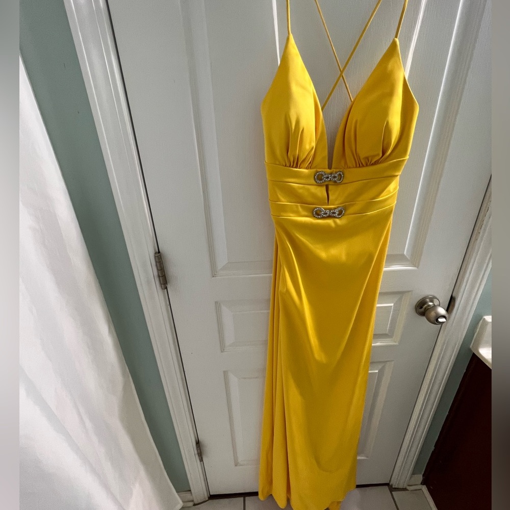 NWT - GORGEOUS Yellow Dress for party, gala, wedding or prom